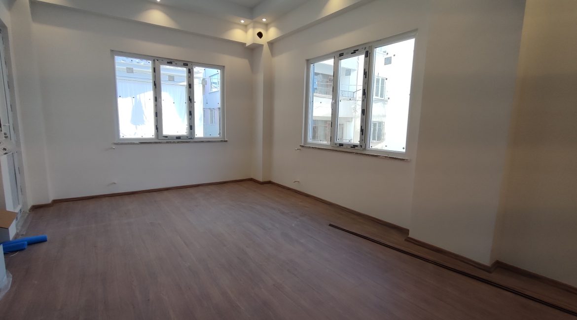 Küçükkuyu'da Satılık Yüksek Giriş 3+1 Daire (4)