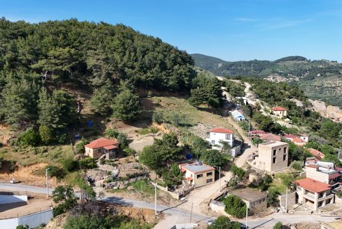 Arıklı Kanyonunda Deniz ve Doğa Manzaralı Taş Ev