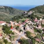 Arıklı Kanyonunda Deniz ve Doğa Manzaralı Taş Ev