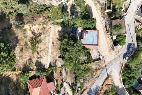 Arıklı Kanyonunda Deniz ve Doğa Manzaralı Taş Ev