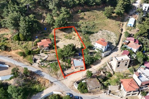 Arıklı Kanyonunda Deniz ve Doğa Manzaralı Taş Ev