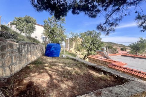 Arıklı Kanyonunda Deniz ve Doğa Manzaralı Taş Ev