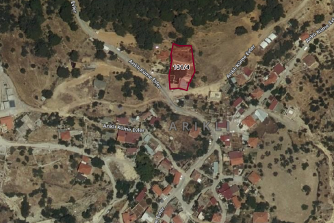 Arıklı Kanyonunda Deniz ve Doğa Manzaralı Taş Ev