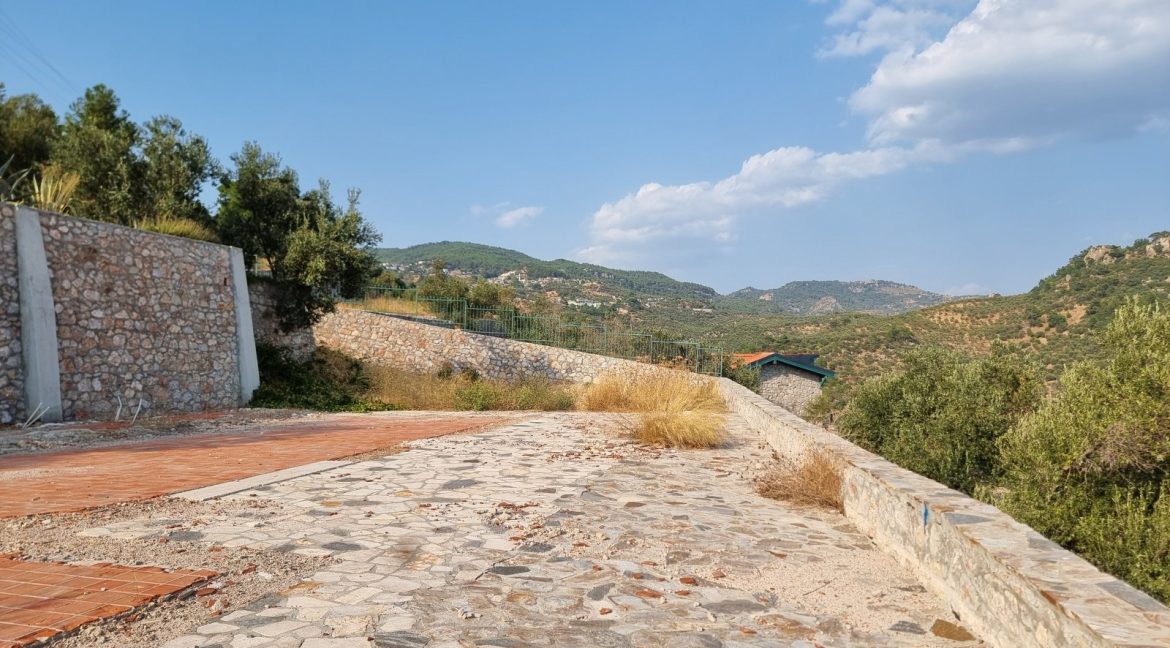 Sazlı Köyü'nde Satılık Elektriği, Suyu ve Taş Duvarları Olan Zeytinlik (64)