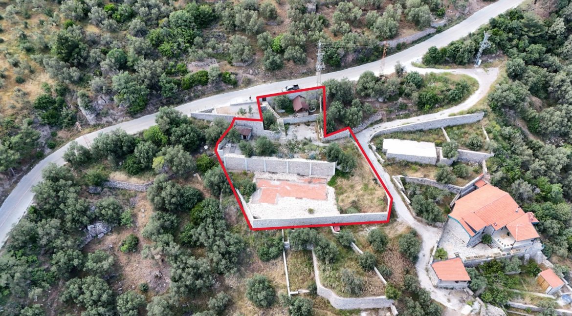 Sazlı Köyü'nde Satılık Elektriği, Suyu ve Taş Duvarları Olan Zeytinlik