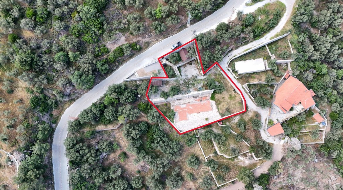 Sazlı Köyü'nde Satılık Elektriği, Suyu ve Taş Duvarları Olan Zeytinlik