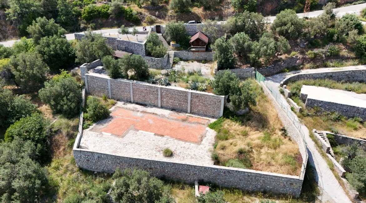 Sazlı Köyü'nde Satılık Elektriği, Suyu ve Taş Duvarları Olan Zeytinlik