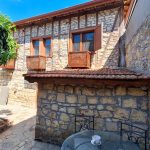 Yeşilyurt Köyü’nde Tarihi Avlu’da Satılık İki Adet Taş Ev