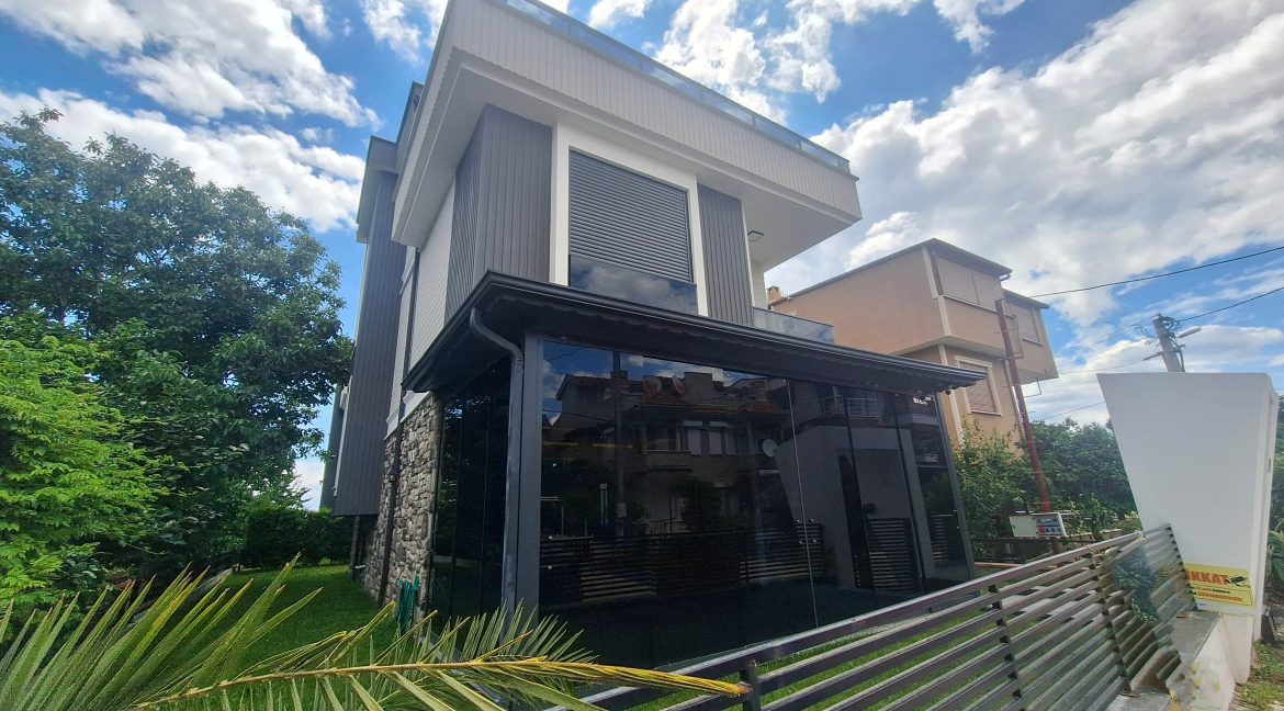 Narlı Mahallesi’nde Satılık Sıfır 4+2 Tam Müstakil çift Teraslı Tripleks