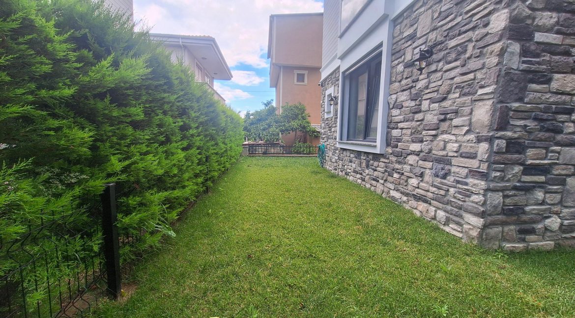 Narlı Mahallesi’nde Satılık Sıfır 4+2 Tam Müstakil çift Teraslı Tripleks