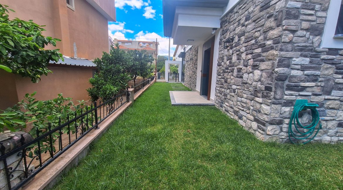 Narlı Mahallesi’nde Satılık Sıfır 4+2 Tam Müstakil çift Teraslı Tripleks