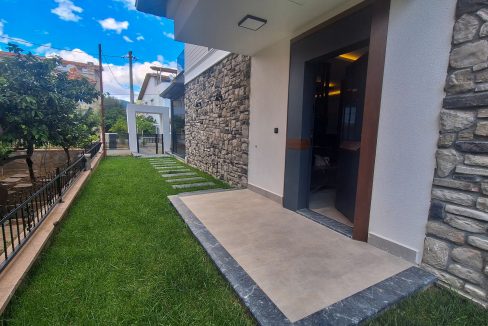 Narlı Mahallesi’nde Satılık Sıfır 4+2 Tam Müstakil çift Teraslı Tripleks