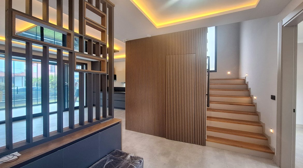 Narlı Mahallesi’nde Satılık Sıfır 4+2 Tam Müstakil çift Teraslı Tripleks