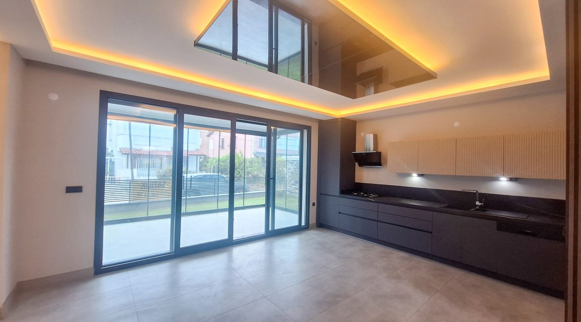 Narlı Mahallesi’nde Satılık Sıfır 4+2 Tam Müstakil çift Teraslı Tripleks