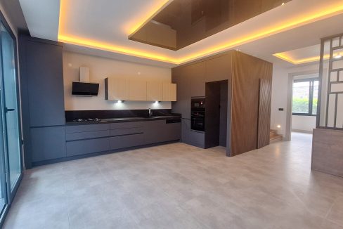 Narlı Mahallesi’nde Satılık Sıfır 4+2 Tam Müstakil çift Teraslı Tripleks