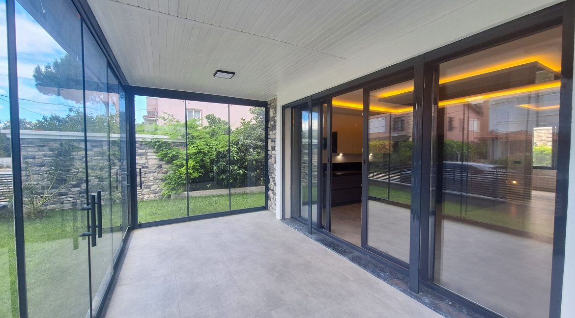 Narlı Mahallesi’nde Satılık Sıfır 4+2 Tam Müstakil çift Teraslı Tripleks