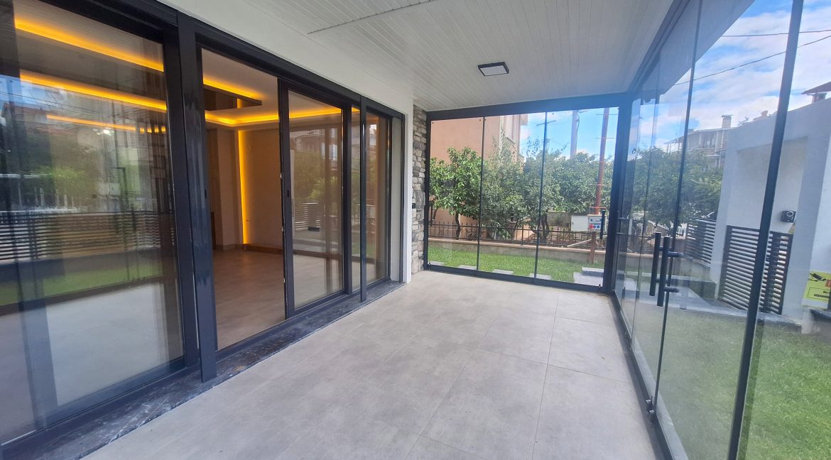 Narlı Mahallesi’nde Satılık Sıfır 4+2 Tam Müstakil çift Teraslı Tripleks