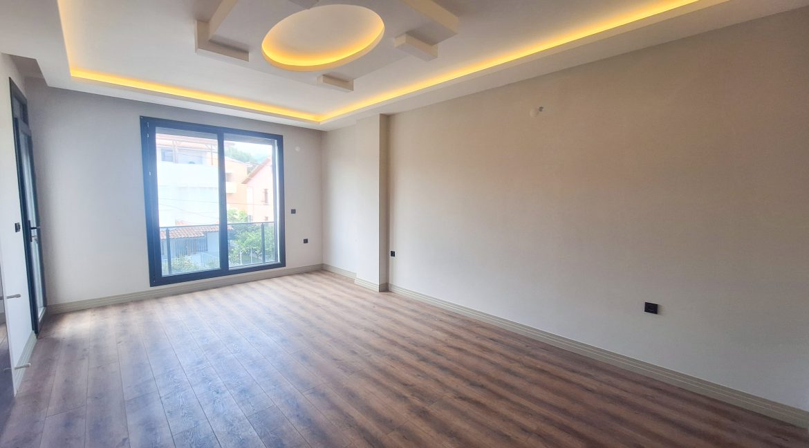 Narlı Mahallesi’nde Satılık Sıfır 4+2 Tam Müstakil çift Teraslı Tripleks