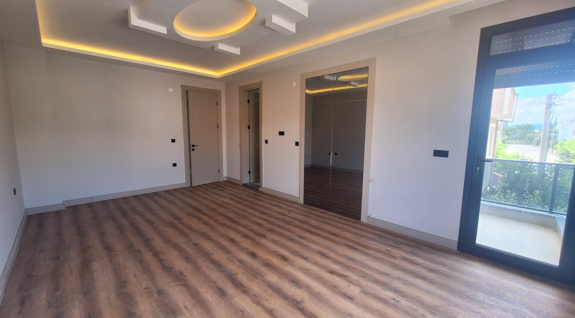 Narlı Mahallesi’nde Satılık Sıfır 4+2 Tam Müstakil çift Teraslı Tripleks