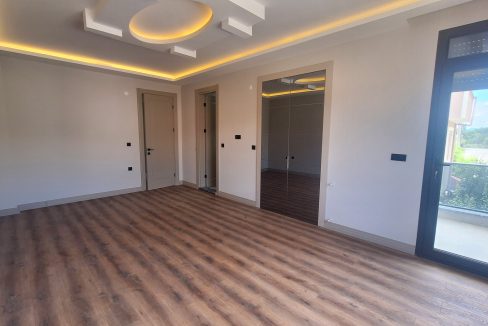 Narlı Mahallesi’nde Satılık Sıfır 4+2 Tam Müstakil çift Teraslı Tripleks