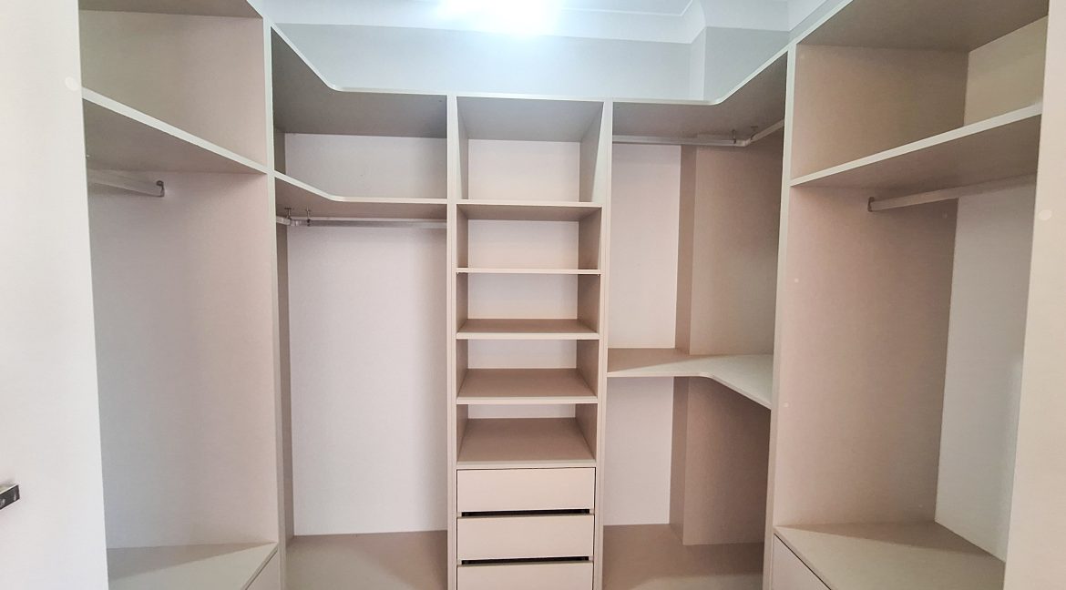 Narlı Mahallesi’nde Satılık Sıfır 4+2 Tam Müstakil çift Teraslı Tripleks