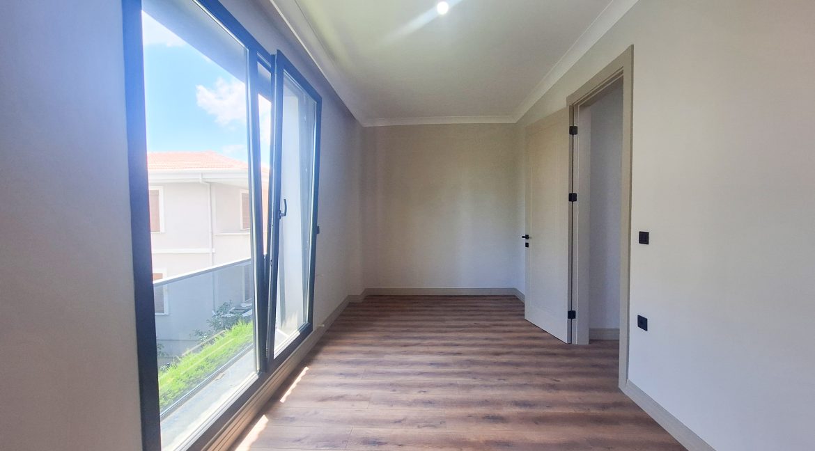 Narlı Mahallesi’nde Satılık Sıfır 4+2 Tam Müstakil çift Teraslı Tripleks