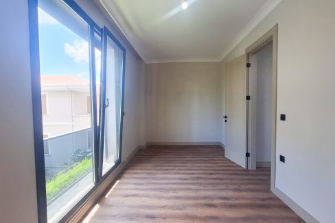 Narlı Mahallesi’nde Satılık Sıfır 4+2 Tam Müstakil çift Teraslı Tripleks