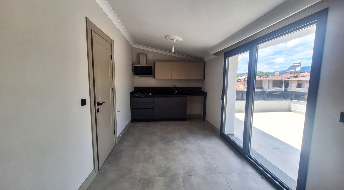 Narlı Mahallesi’nde Satılık Sıfır 4+2 Tam Müstakil çift Teraslı Tripleks