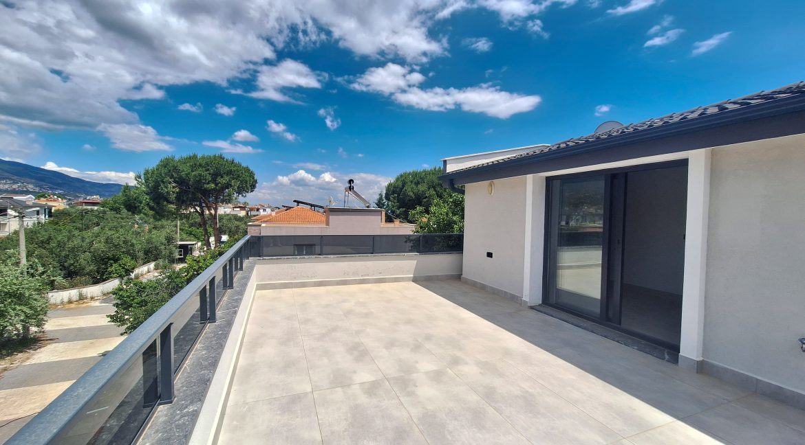 Narlı Mahallesi’nde Satılık Sıfır 4+2 Tam Müstakil çift Teraslı Tripleks