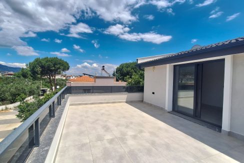 Narlı Mahallesi’nde Satılık Sıfır 4+2 Tam Müstakil çift Teraslı Tripleks