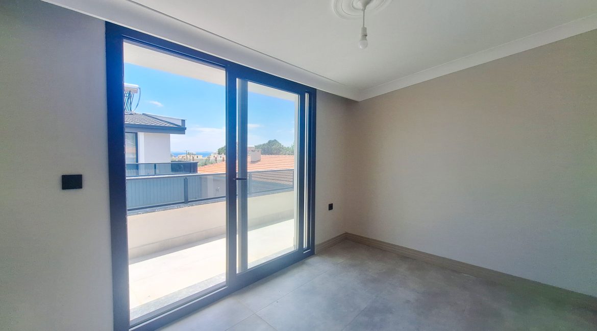 Narlı Mahallesi’nde Satılık Sıfır 4+2 Tam Müstakil çift Teraslı Tripleks