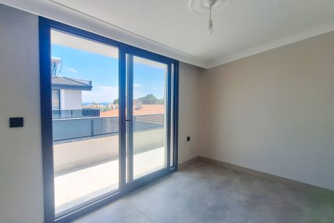 Narlı Mahallesi’nde Satılık Sıfır 4+2 Tam Müstakil çift Teraslı Tripleks