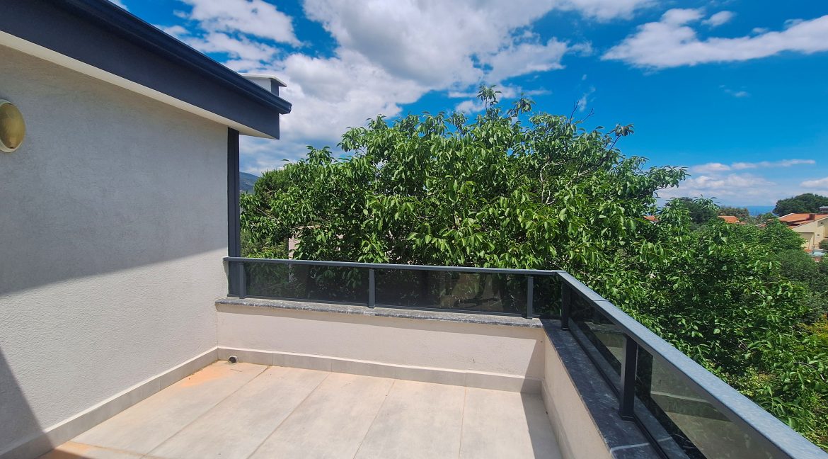 Narlı Mahallesi’nde Satılık Sıfır 4+2 Tam Müstakil çift Teraslı Tripleks