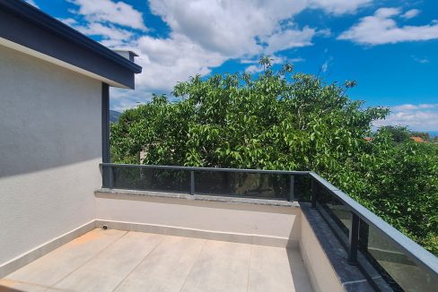 Narlı Mahallesi’nde Satılık Sıfır 4+2 Tam Müstakil çift Teraslı Tripleks