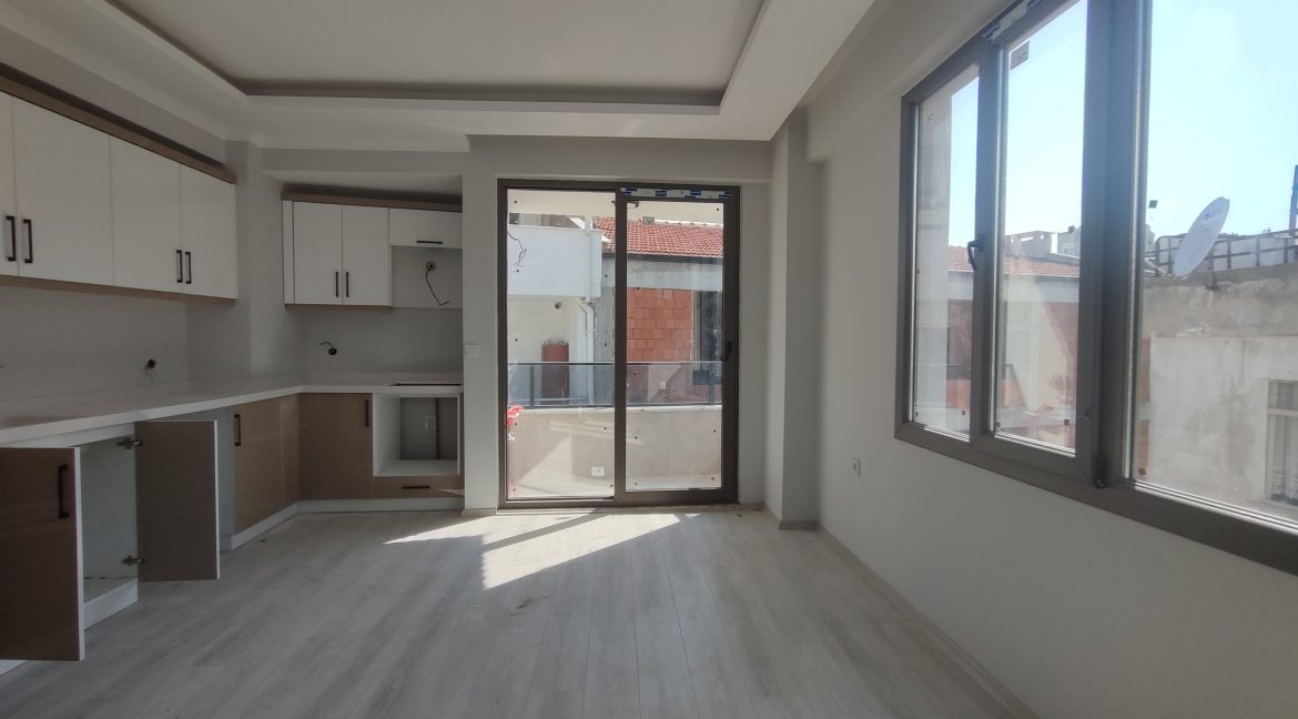 Küçükkuyu'da Satılık 2+1 Daire (10)