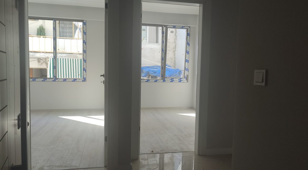 Küçükkuyu'da Satılık Ara Kat 2+1 Daire (1)