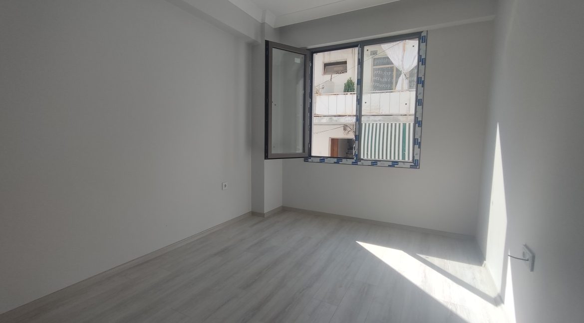 Küçükkuyu'da Satılık Ara Kat 2+1 Daire (5)