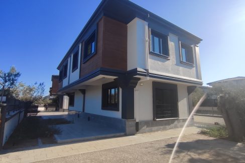 Küçükkuyu'da Satılık 3+1 İkiz Müstakil Villa