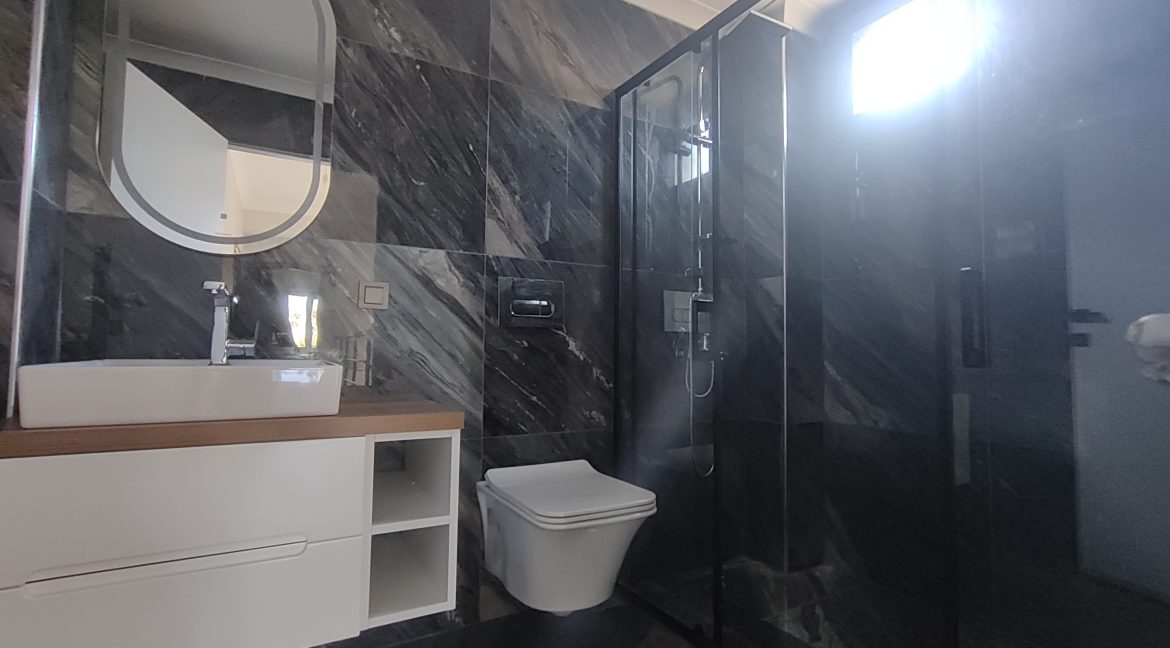 Küçükkuyu'da Satılık 4+1 Tamamen Müstakil Villa (13)