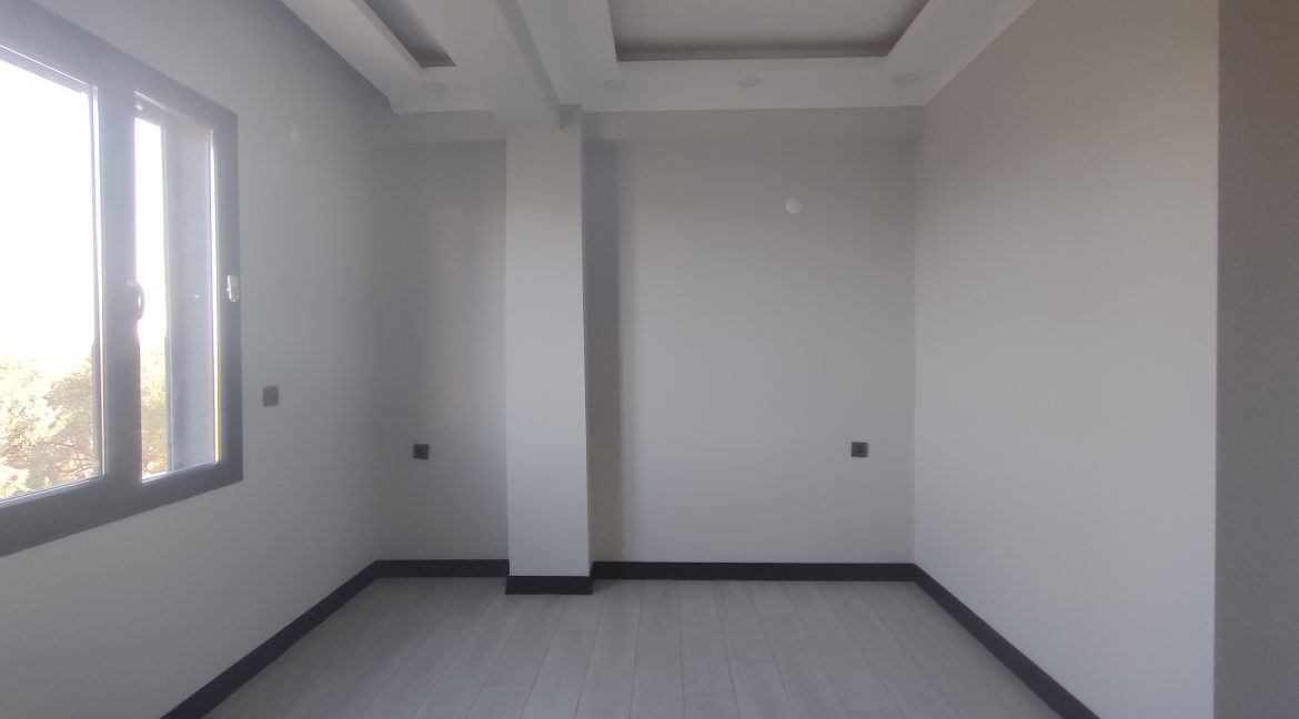 Küçükkuyu'da Satılık 4+1 Tamamen Müstakil Villa (15)