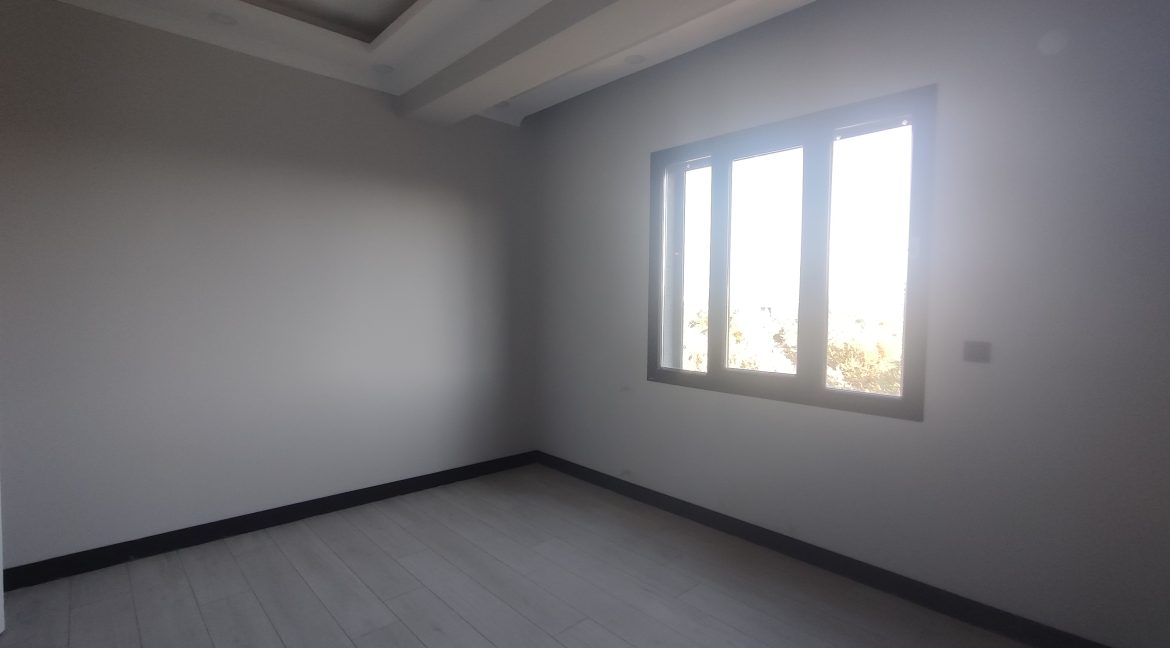 Küçükkuyu'da Satılık 4+1 Tamamen Müstakil Villa (16)