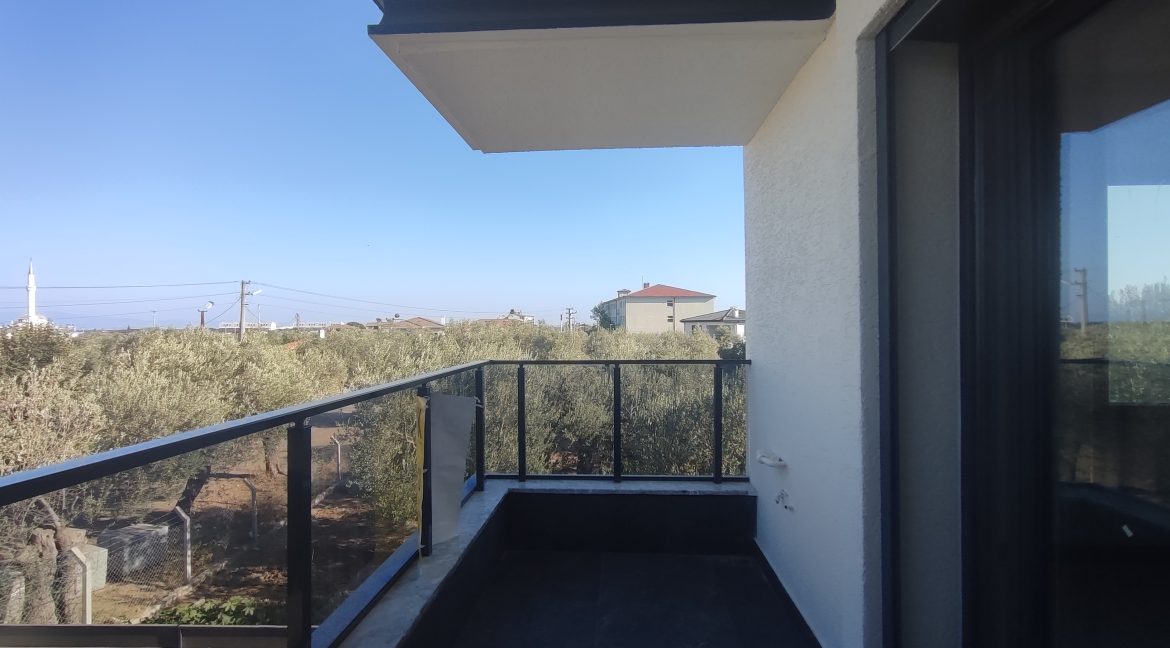 Küçükkuyu'da Satılık 4+1 Tamamen Müstakil Villa (23)