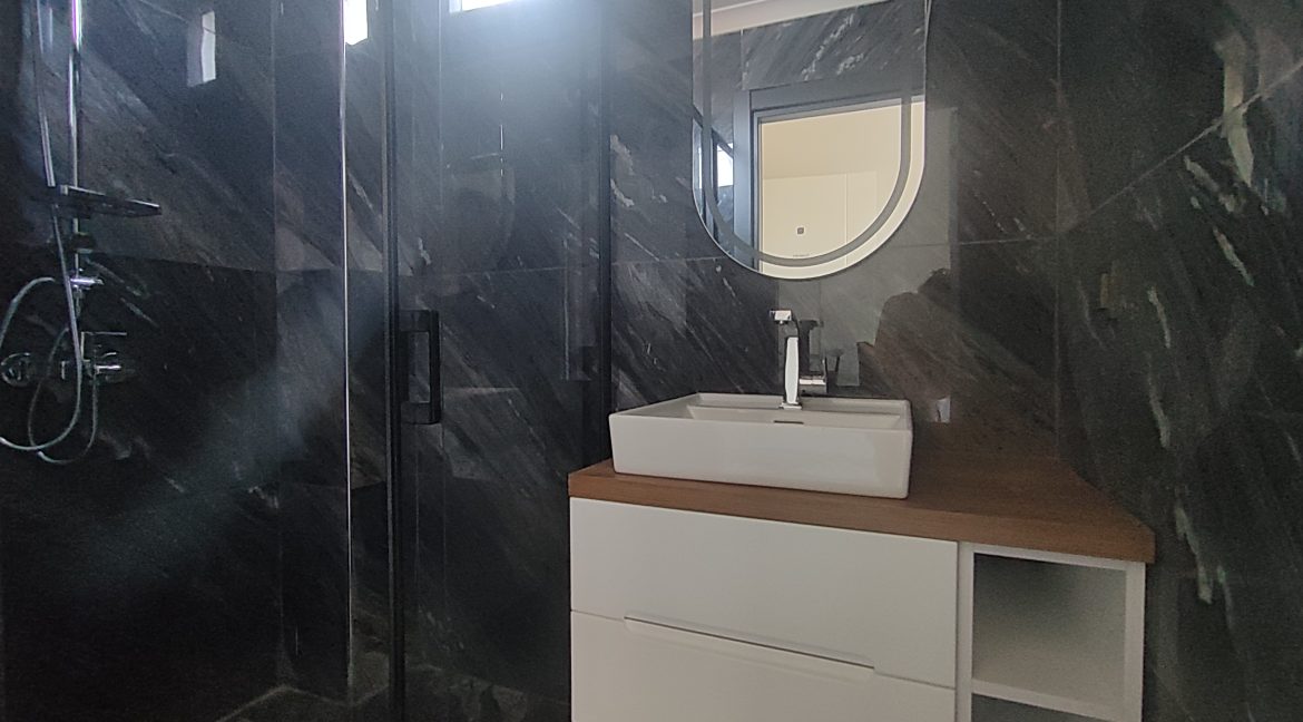 Küçükkuyu'da Satılık 4+1 Tamamen Müstakil Villa (27)