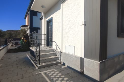 Küçükkuyu'da Satılık 4+1 Tamamen Müstakil Villa (32)