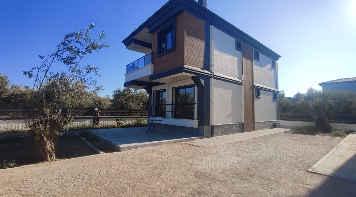 Küçükkuyu'da Satılık 4+1 Tamamen Müstakil Villa (34)