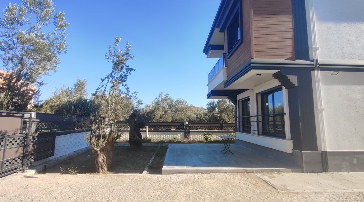 Küçükkuyu'da Satılık 4+1 Tamamen Müstakil Villa (35)