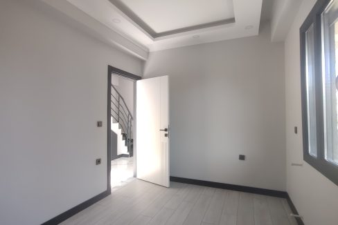 Küçükkuyu'da Satılık 4+1 Tamamen Müstakil Villa (6)