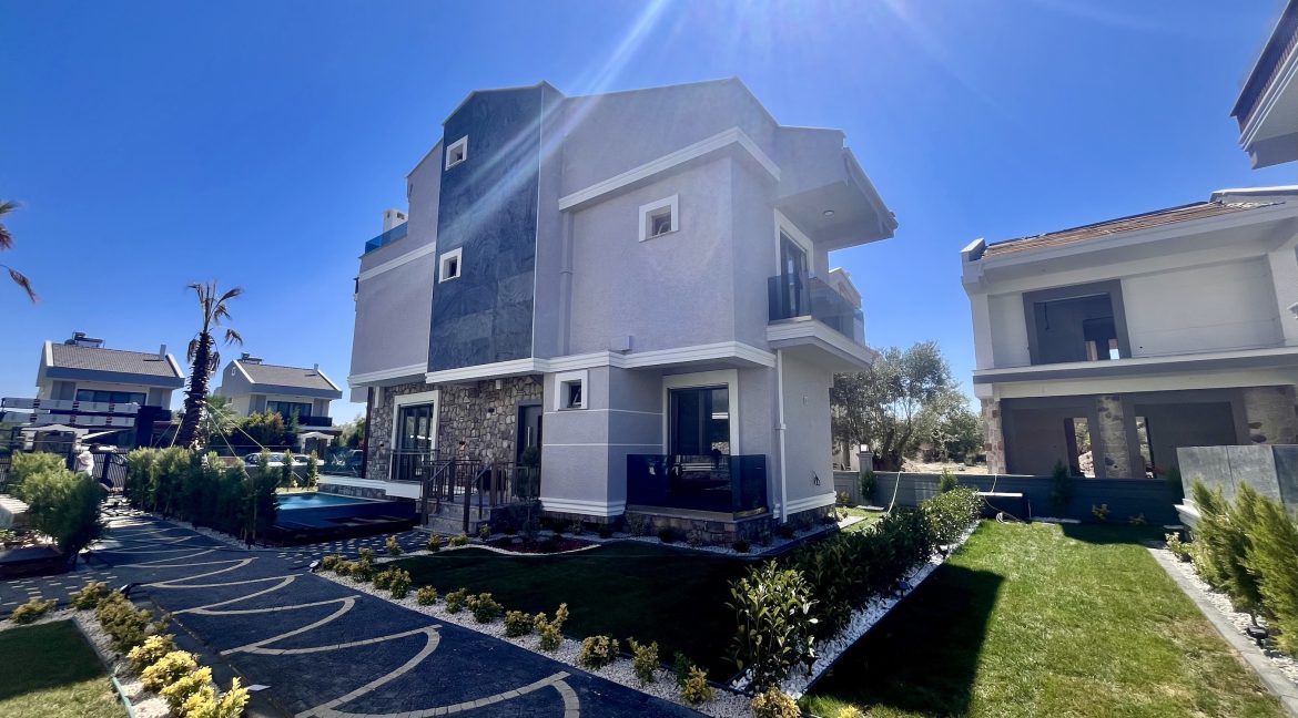 Tahtakuşlar’da Doğayla İç İçe , Modern Tasarımlı Müstakil Havuzlu Villa