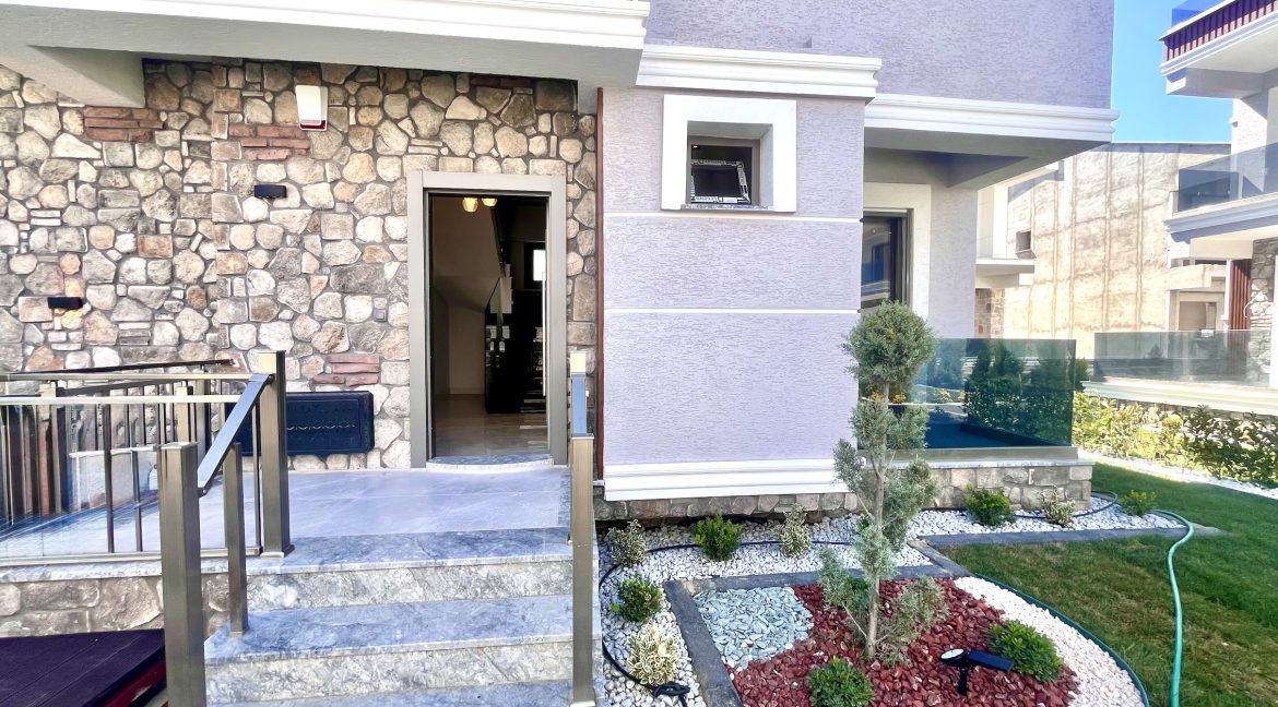Tahtakuşlar’da Doğayla İç İçe , Modern Tasarımlı Müstakil Havuzlu Villa