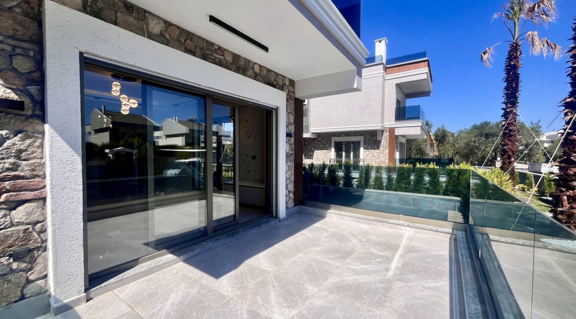 Tahtakuşlar’da Doğayla İç İçe , Modern Tasarımlı Müstakil Havuzlu Villa